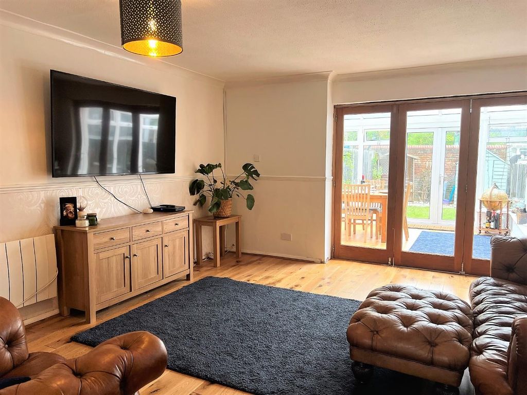 Property photo 3 of 13 Dr Lounge1.Jpeg