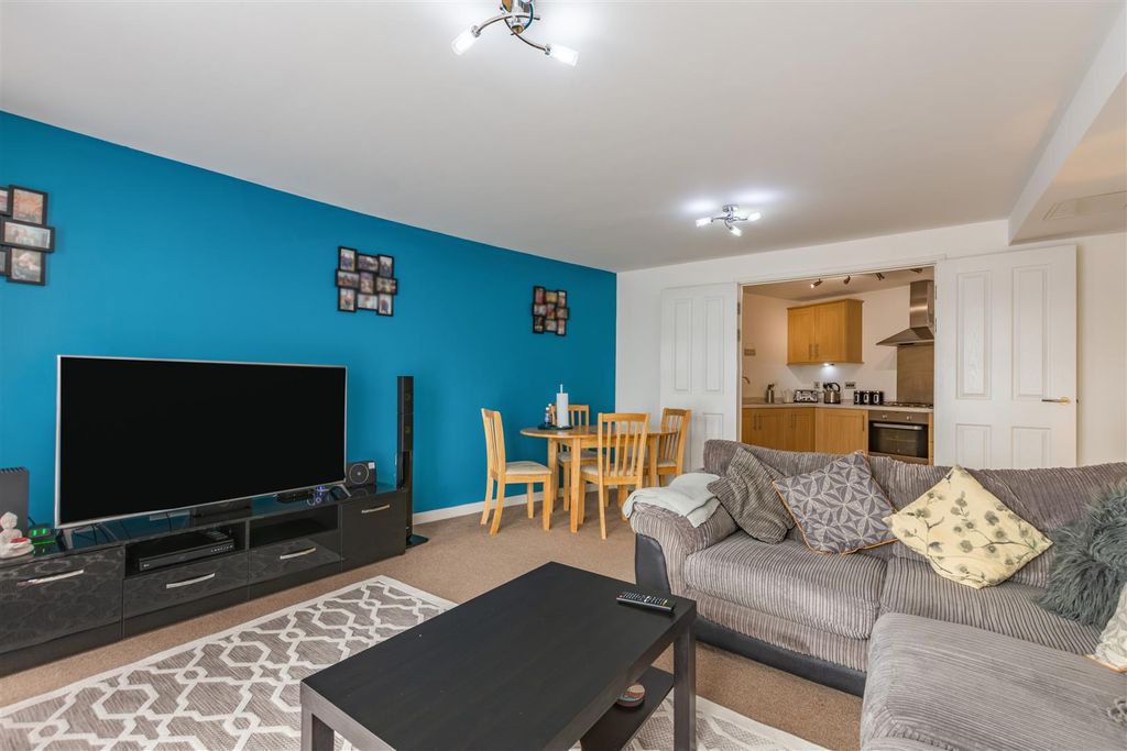 Property photo 2 of 11 8688002-Interior07.Jpg