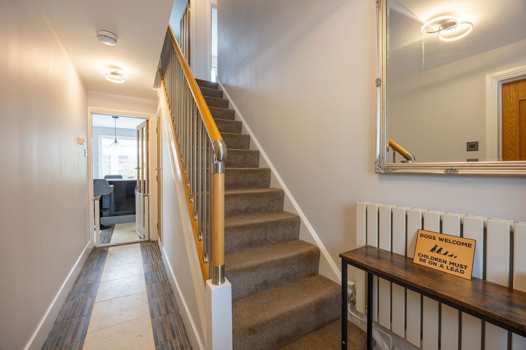 Property photo 3 of 40