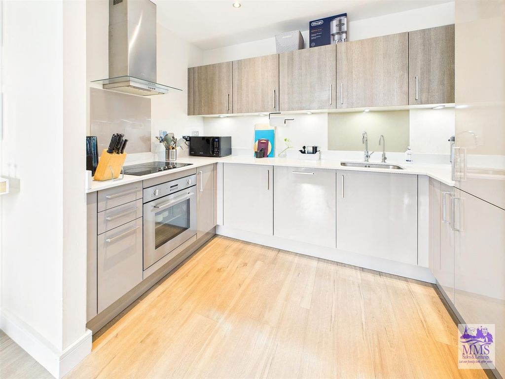 Property photo 3 of 15 Cam04098G0-Pr0077-Still008.Jpg