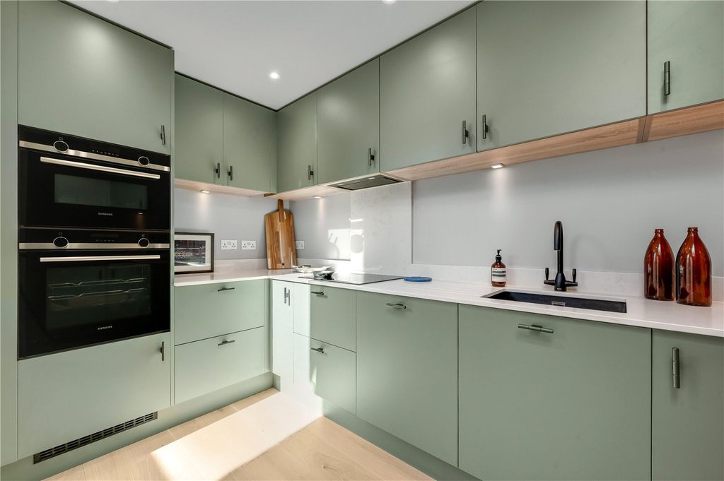 Property photo 3 of 12 Kitchen