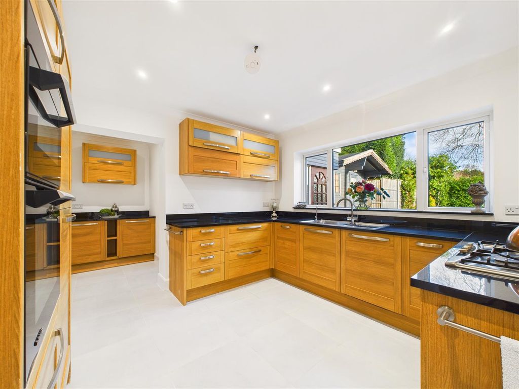 Property photo 3 of 20 Cam03303G0-Pr0276-Still026.Jpg