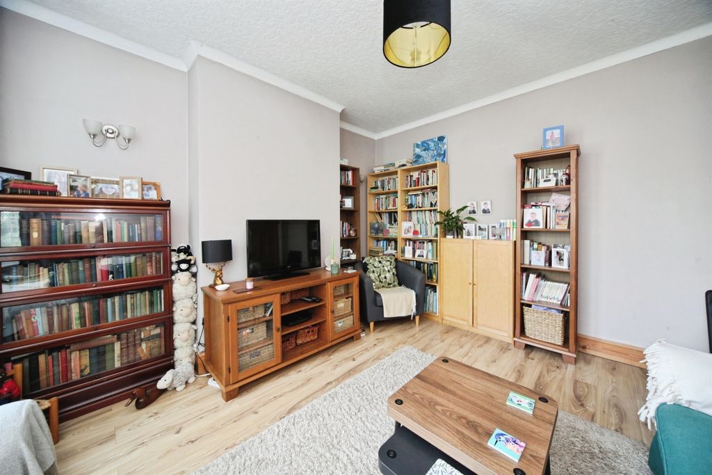 Property photo 3 of 12