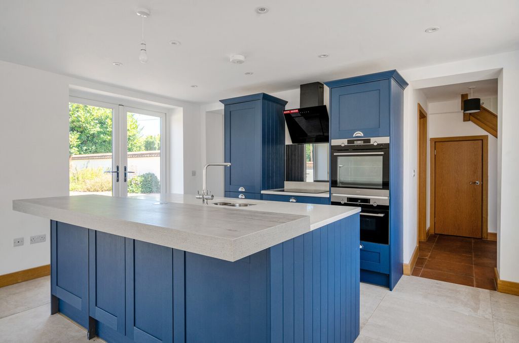 Property photo 2 of 13 1325042-25-687A6F...