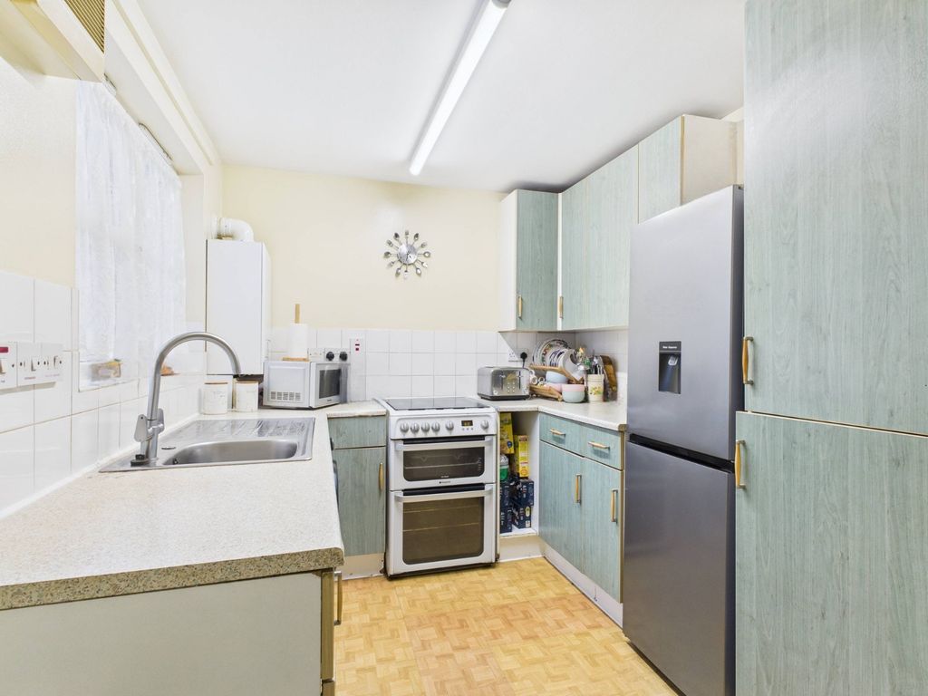 Property photo 3 of 9 Kitchen