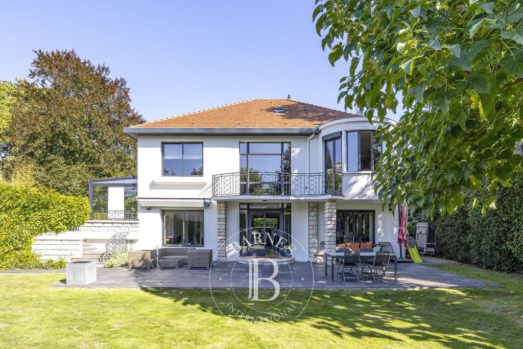 Property photo 1 of 11