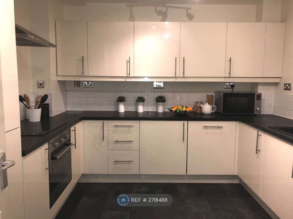 Property photo 1 of 8 Kitchen