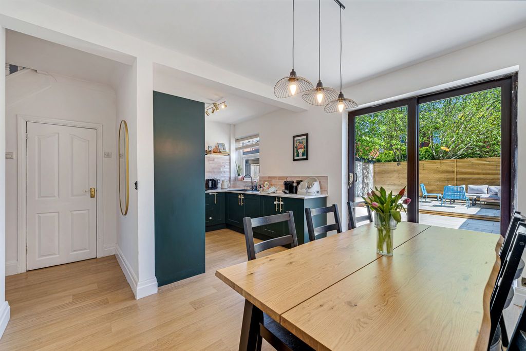 Property photo 3 of 25 Photograph 8
