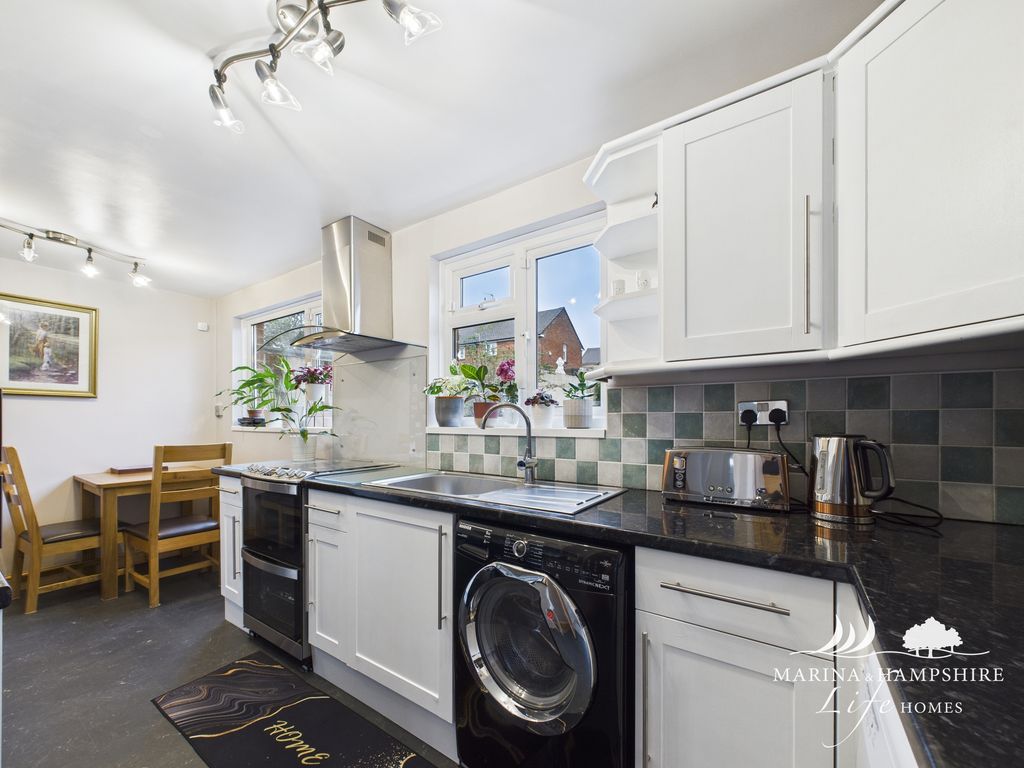 Property photo 3 of 24 Cam03915G0-Pr0020-Still007