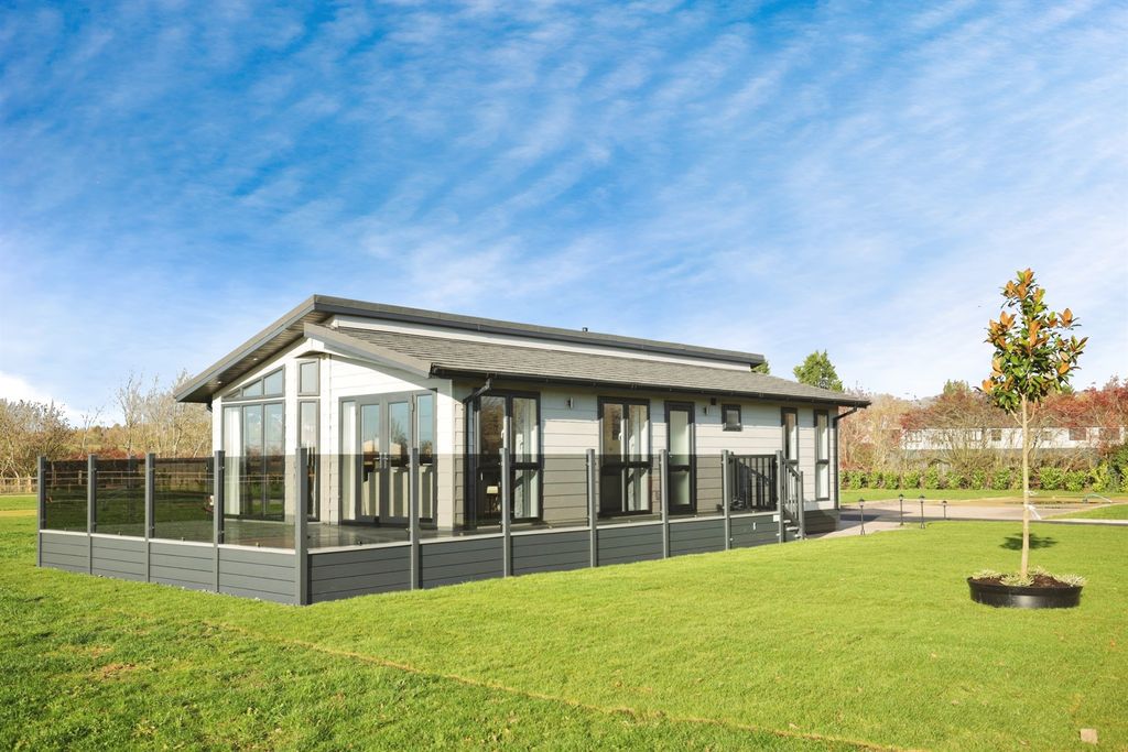 Property photo 1 of 30