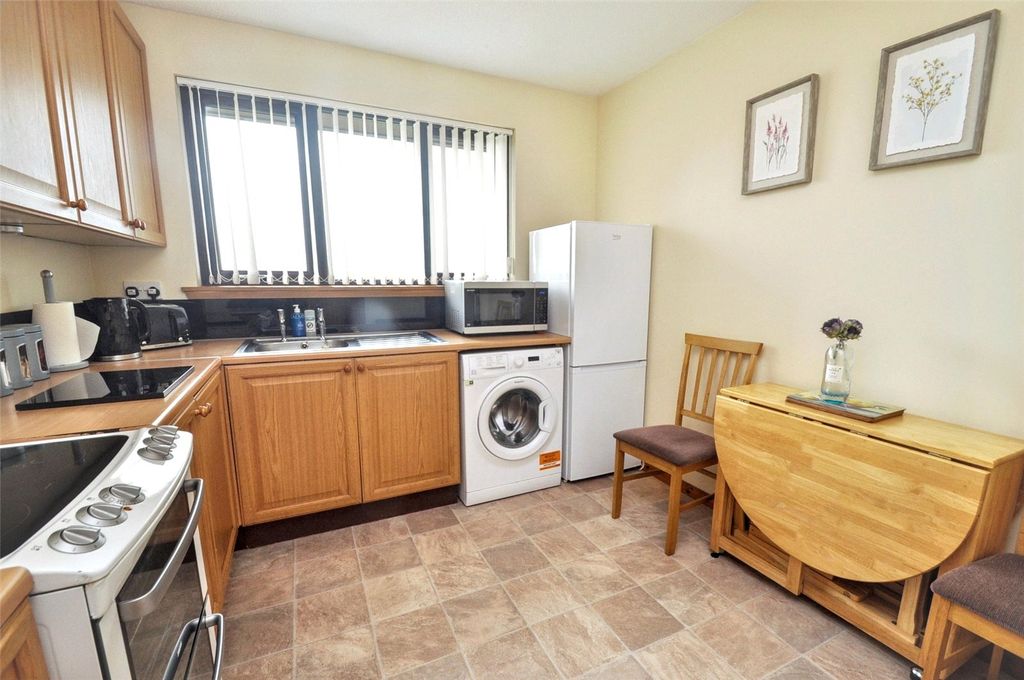 Property photo 3 of 20 Kitchen