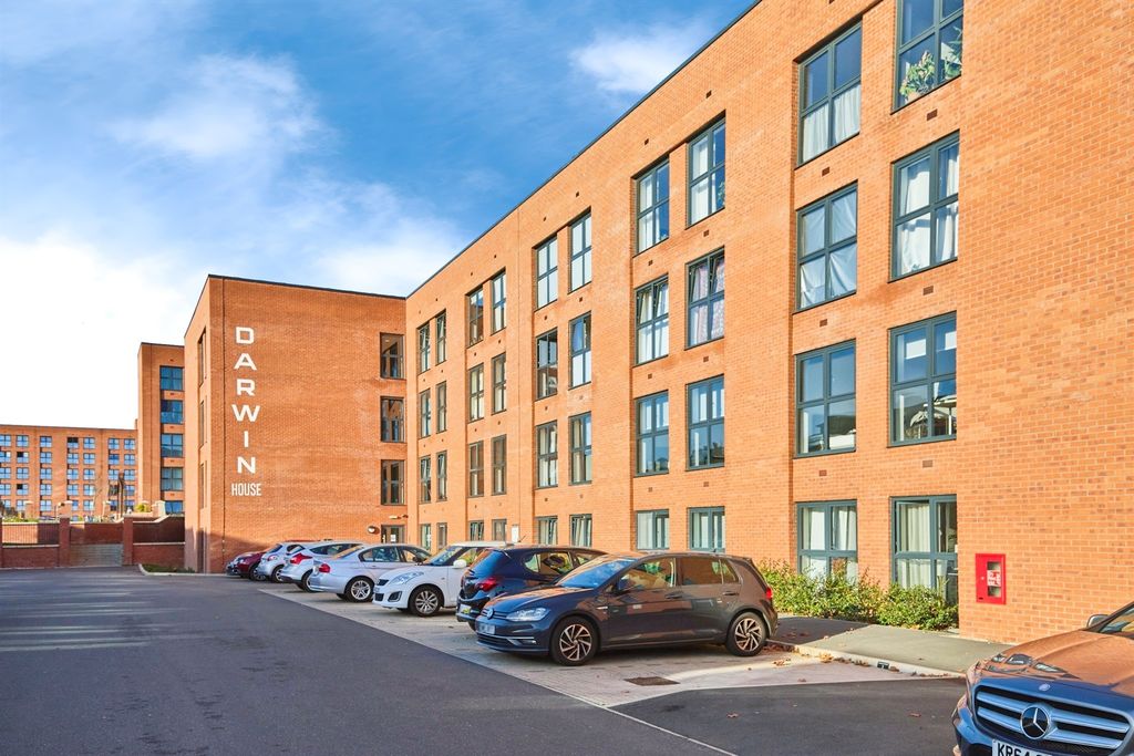 Property photo 1 of 17