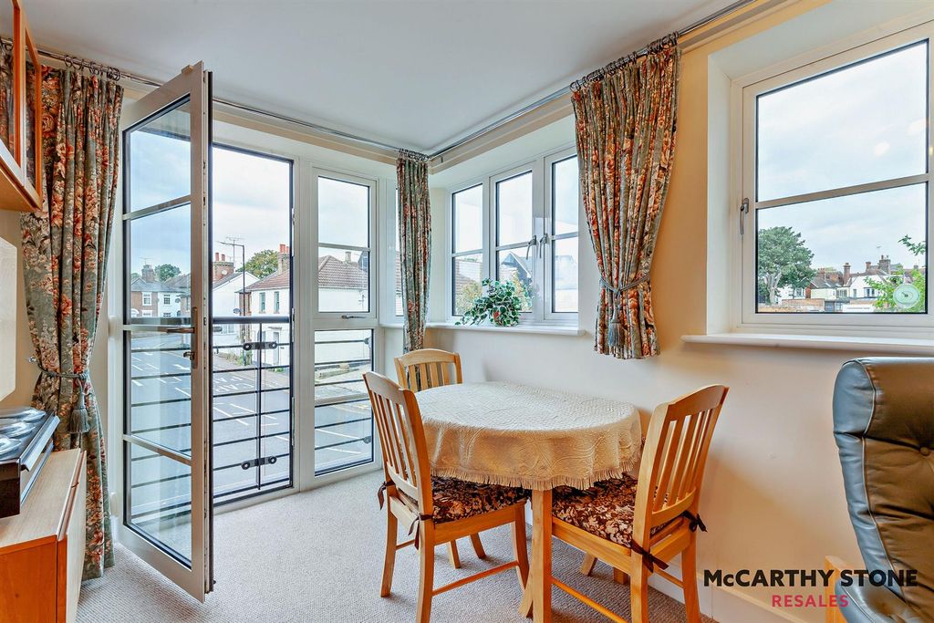 Property photo 3 of 26 8623083-Interior04-800.Jpg