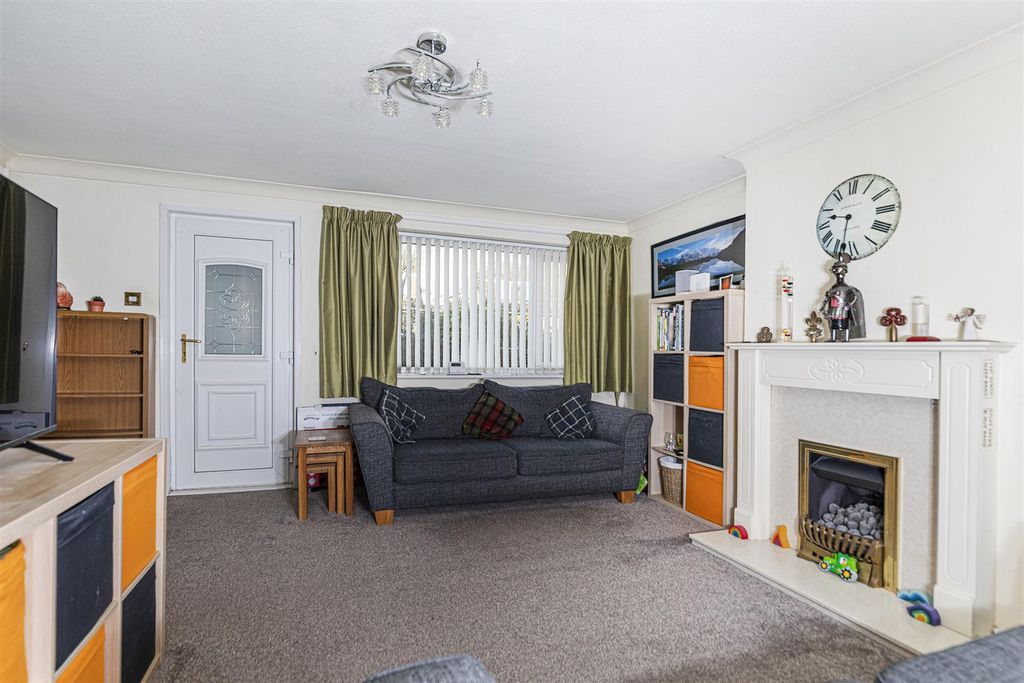 Property photo 3 of 25 Living Room