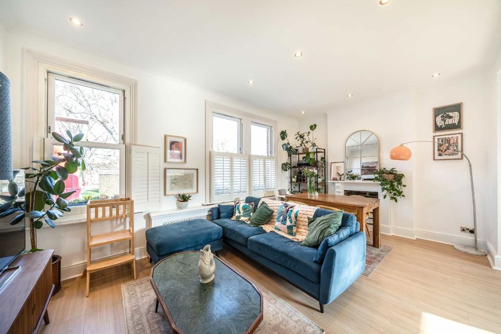 Property photo 2 of 8