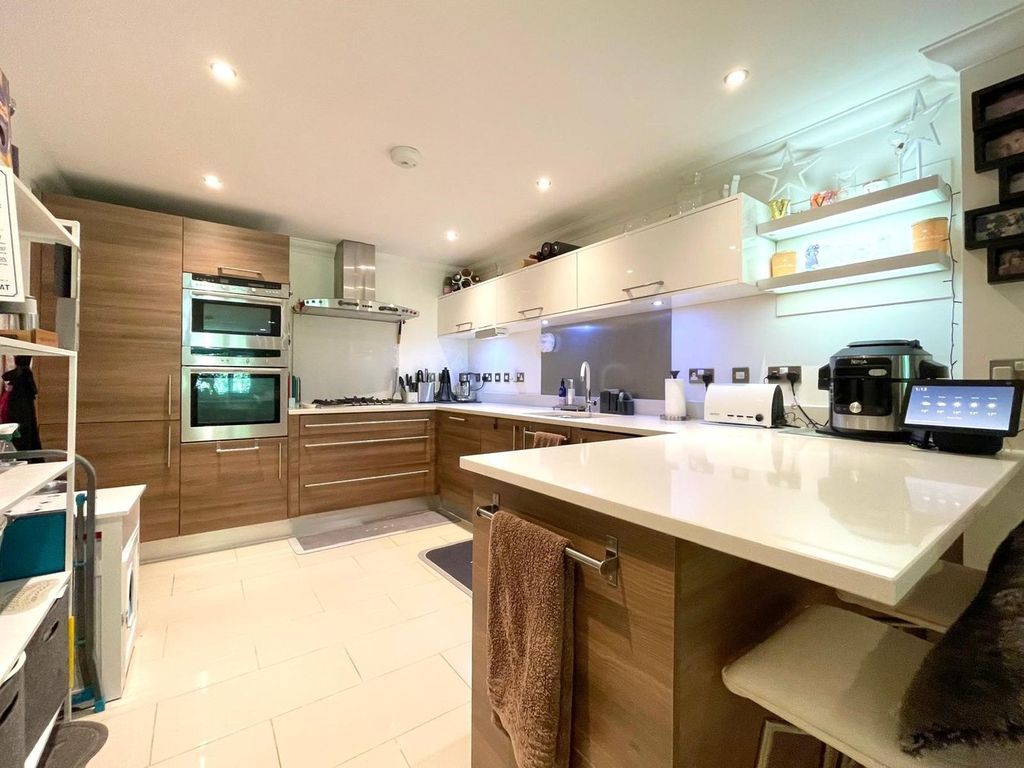 Property photo 3 of 26