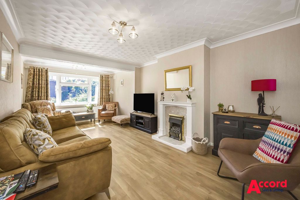 Property photo 2 of 23
