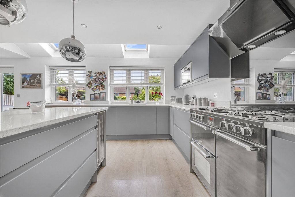 Property photo 2 of 19 Picture No. 12