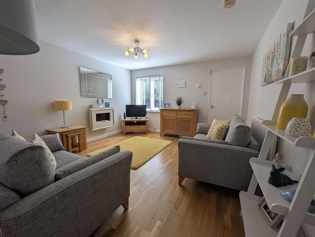 Property photo 2 of 17 Lounge