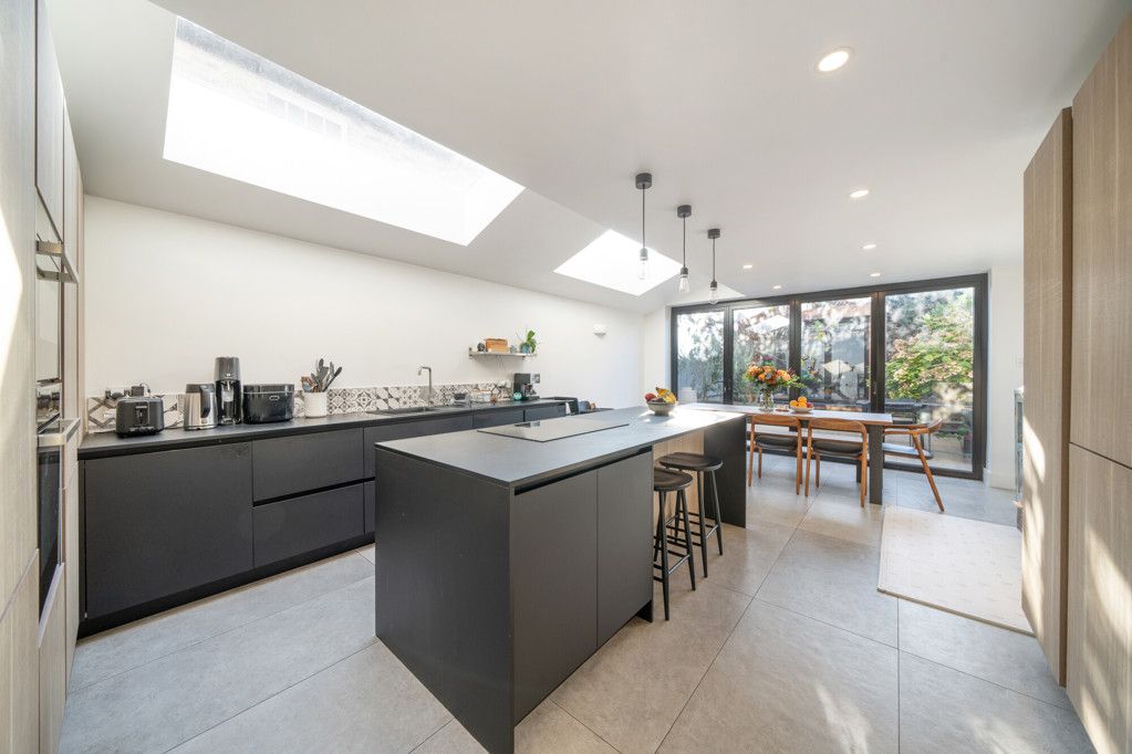 Property photo 2 of 21 Kitchen