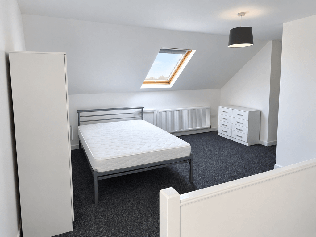 Property photo 1 of 11 Studio Room With En-Suite - Wakefield, HMO To Let