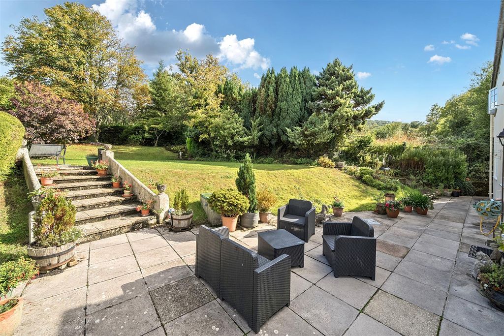 Property photo 3 of 20 Garden