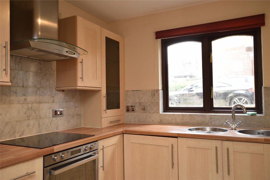 Property photo 2 of 8 Kitchen