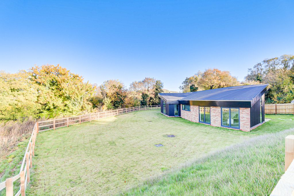 Property photo 2 of 15 Img2822Img2824