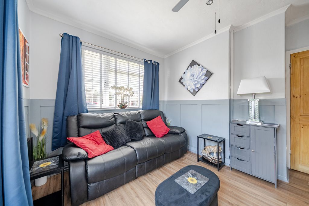 Property photo 2 of 18 Reception