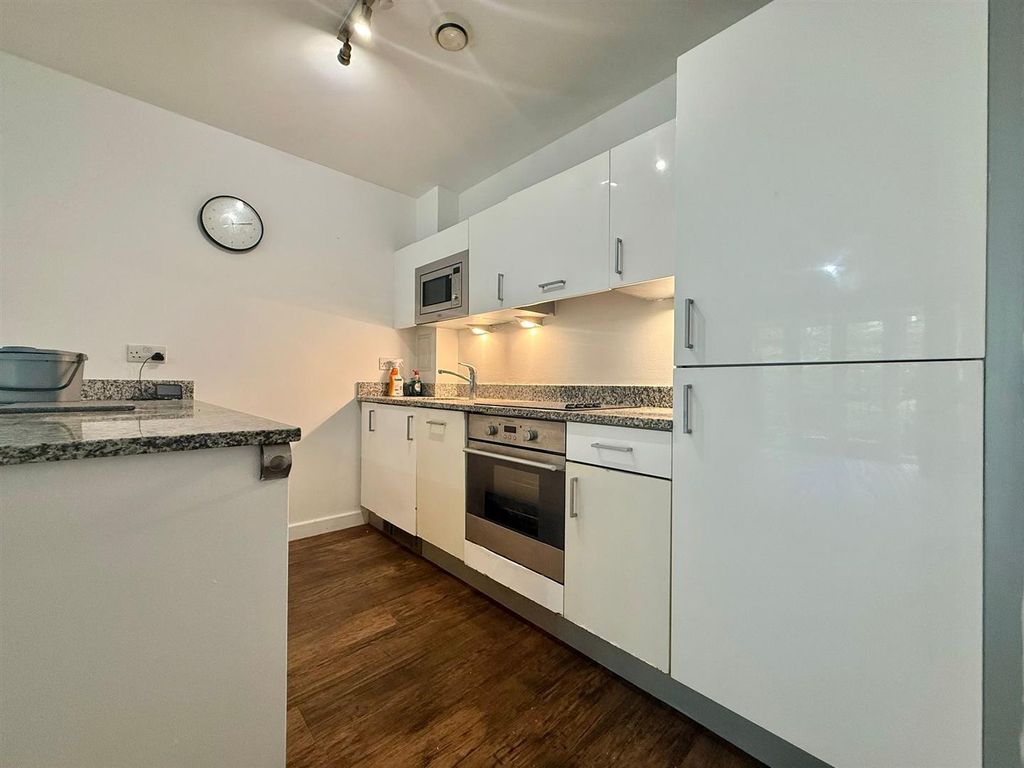 Property photo 3 of 9 Kitchen.Jpeg