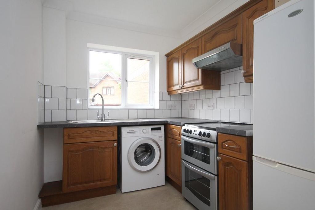 Property photo 2 of 7 Kitchen