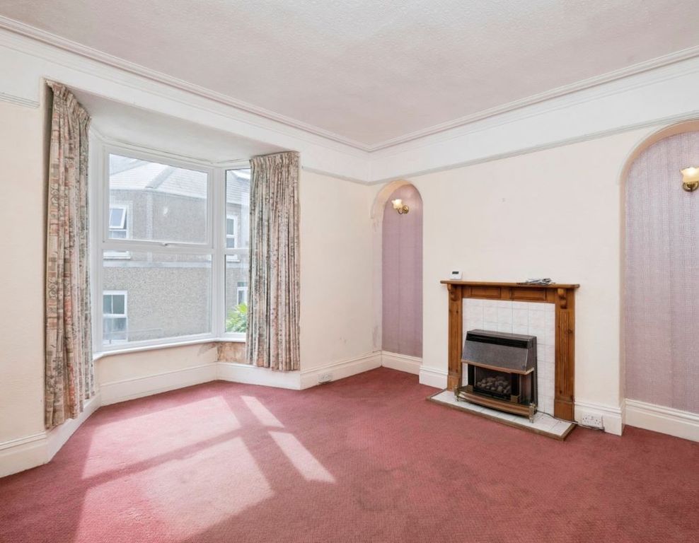 Property photo 2 of 6 Living Room