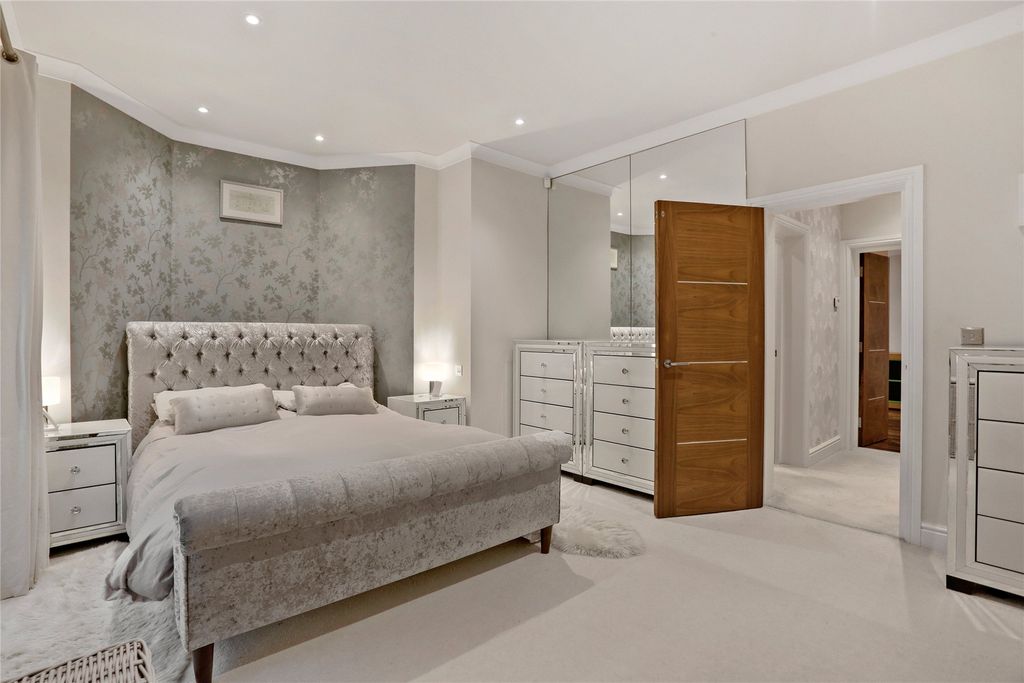 Property photo 3 of 22 Picture 3