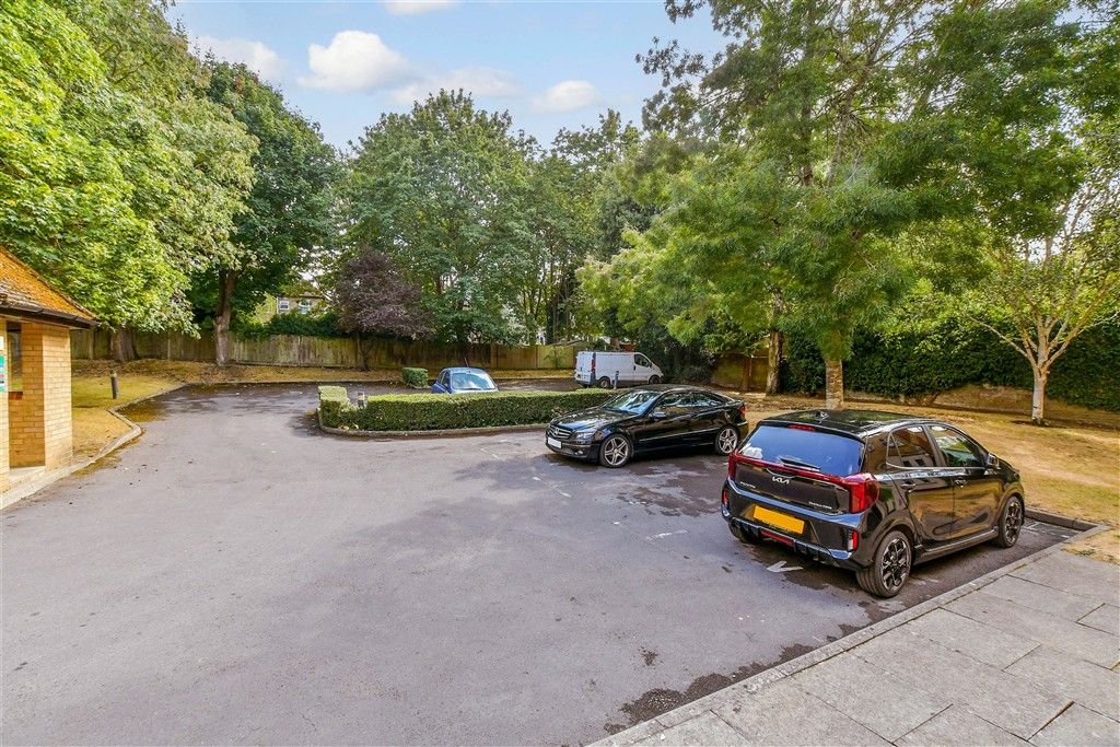 Property photo 1 of 8 Driveway/Parking