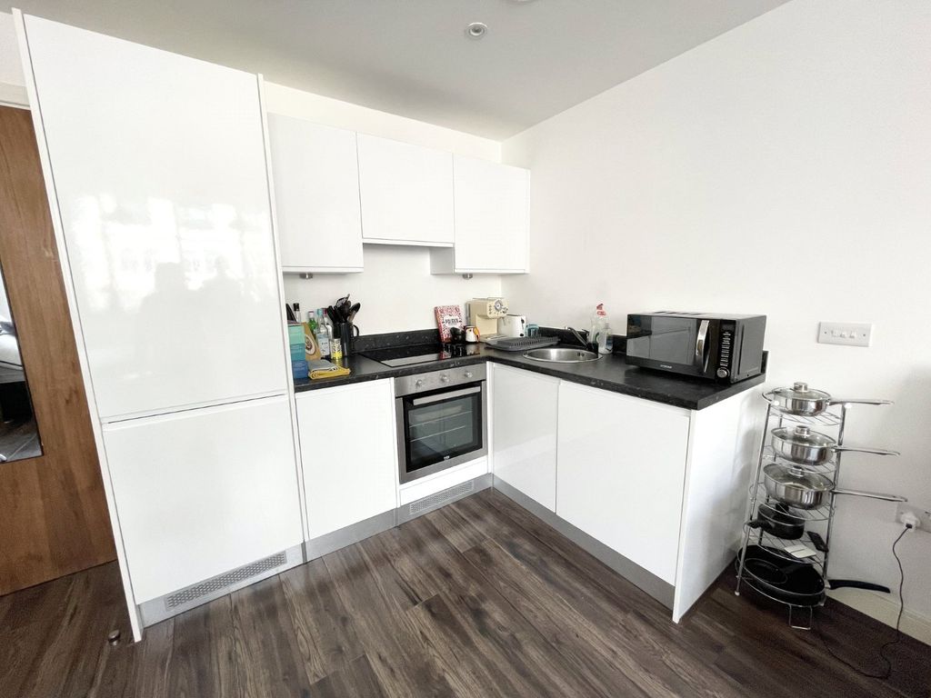 Property photo 3 of 6 Kitchen