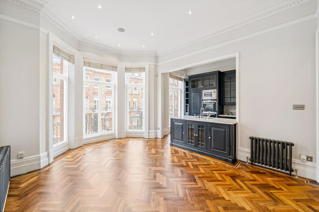 Property photo 2 of 12 Image