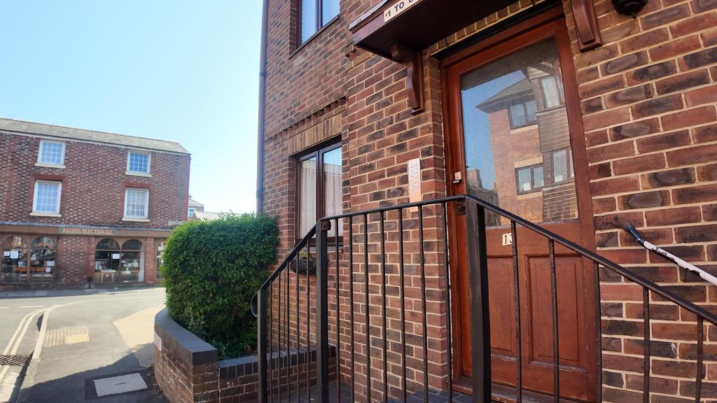 Property photo 2 of 6 Front (Exterior)