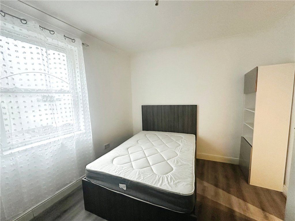 Property photo 3 of 6 Bedroom