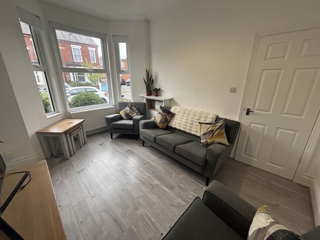 Property photo 3 of 25