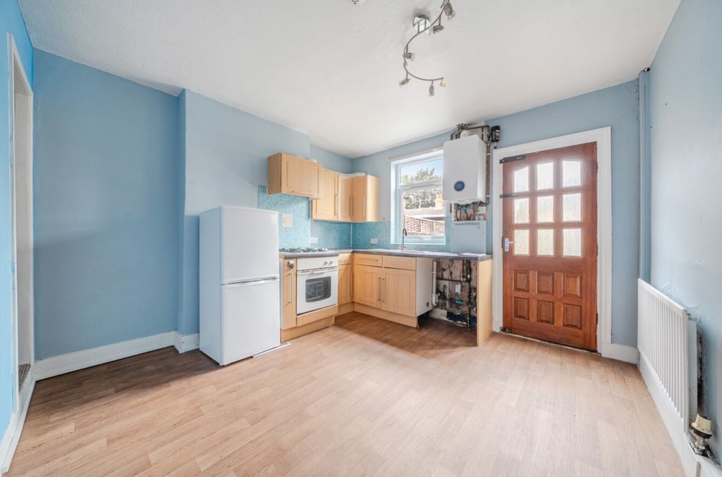 Property photo 3 of 12 1344986-4-68Ad7cc23ce73