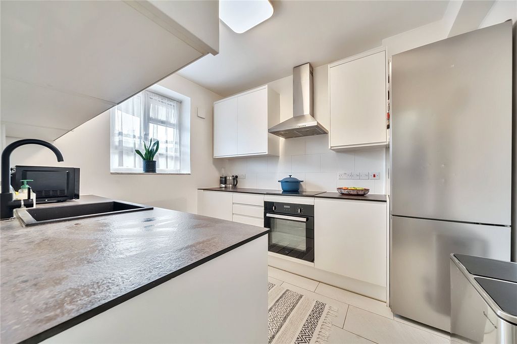 Property photo 2 of 18 Kitchen