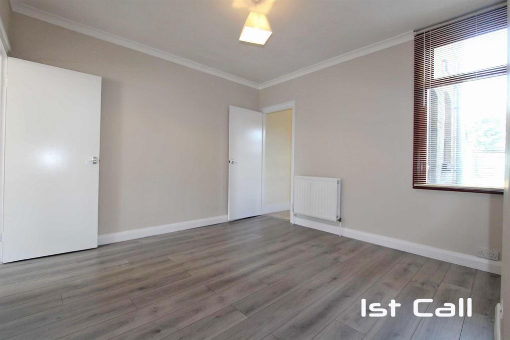 Property photo 3 of 9 Dining Room