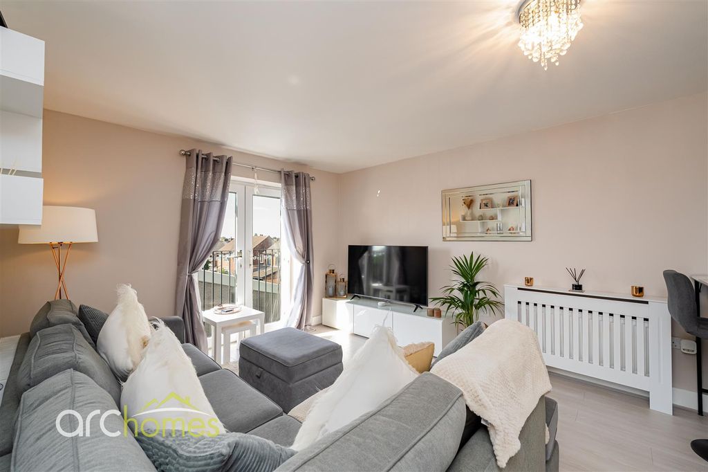 Property photo 2 of 18 Brentwood-2.Jpg