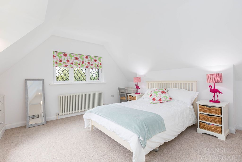 Additional image 18 of 4 bed detached house for saleMount Close, Crawley RH10