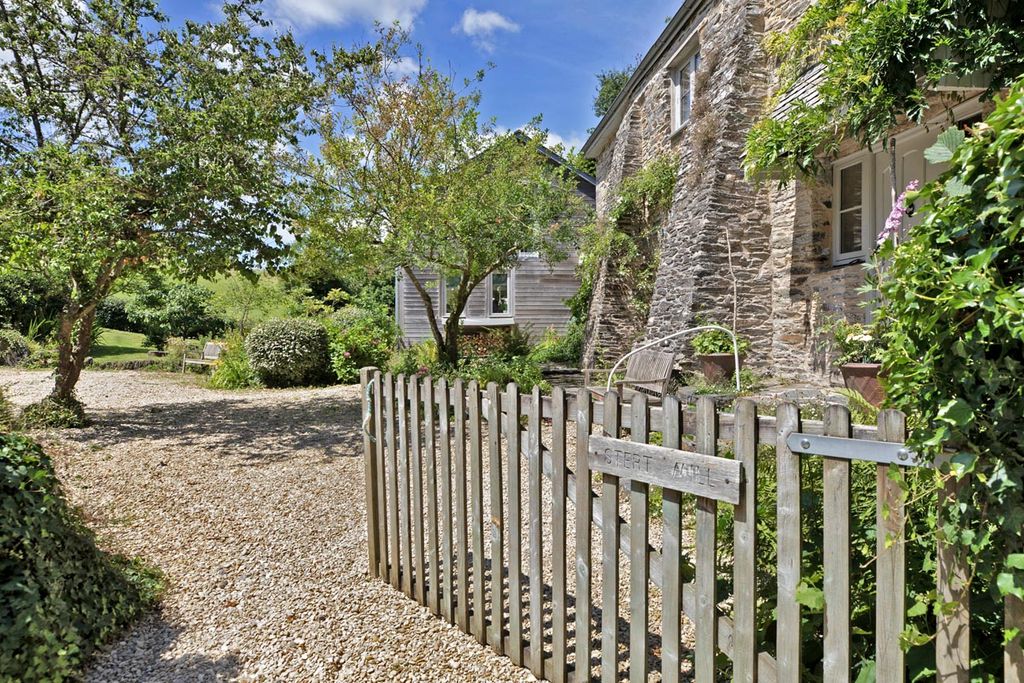 Property photo 2 of 18