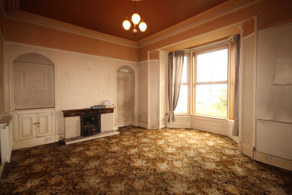 Property photo 2 of 18 Sitting Room 