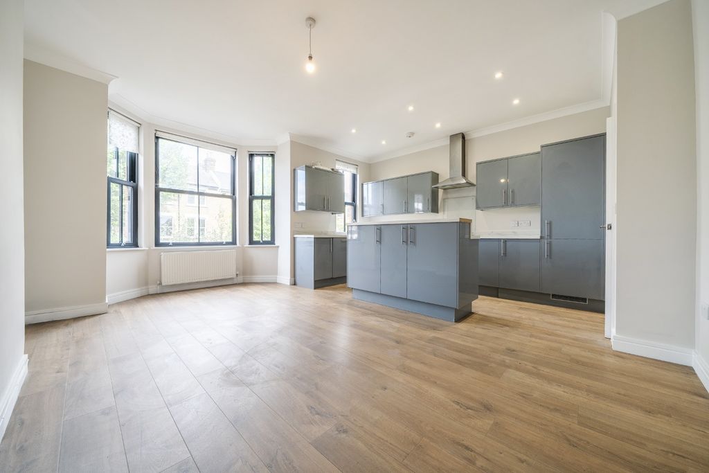 Property photo 2 of 16 5114934
