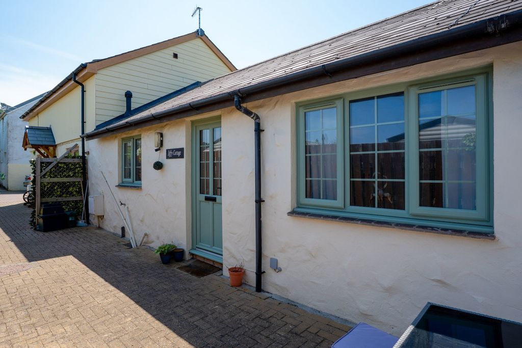 Property photo 2 of 12