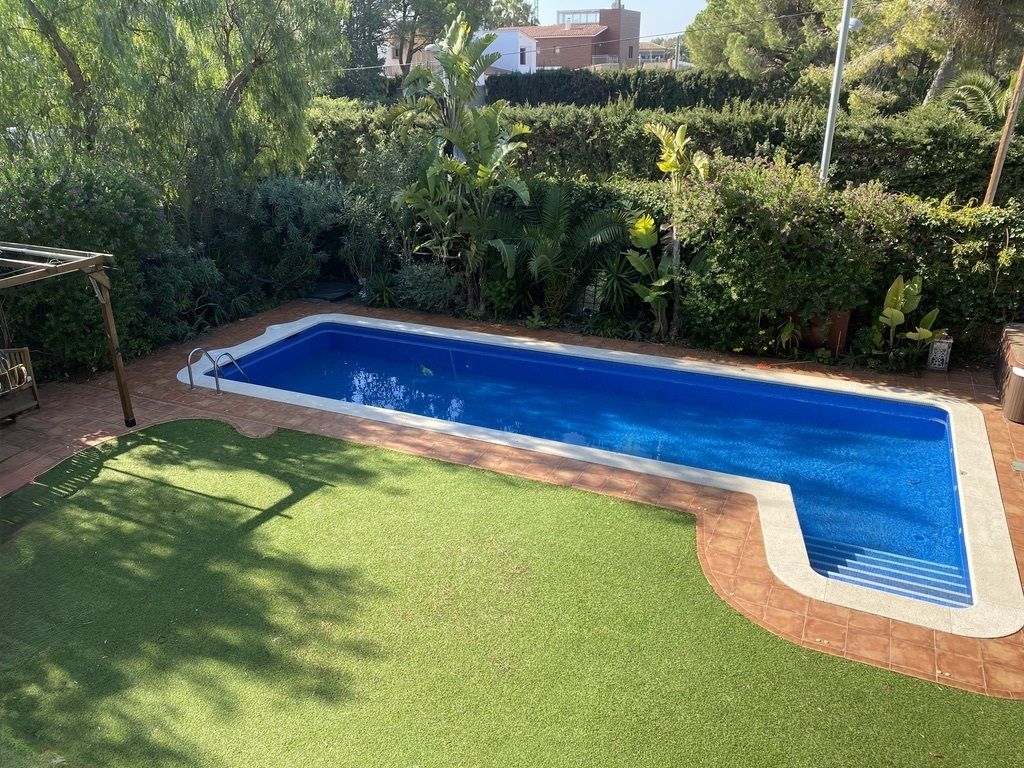 Property photo 2 of 25
