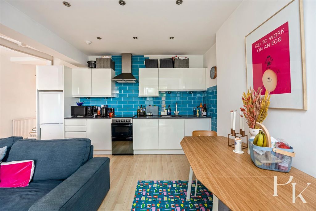 Property photo 3 of 17 Kitchen